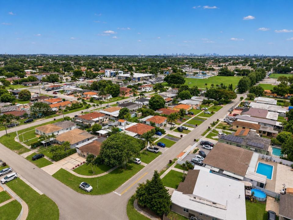 Active With Contract: $600,000 (2 beds, 1 baths, 1406 Square Feet)