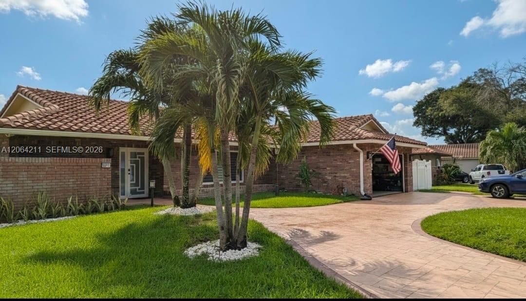 Active With Contract: $699,900 (3 beds, 2 baths, 1721 Square Feet)