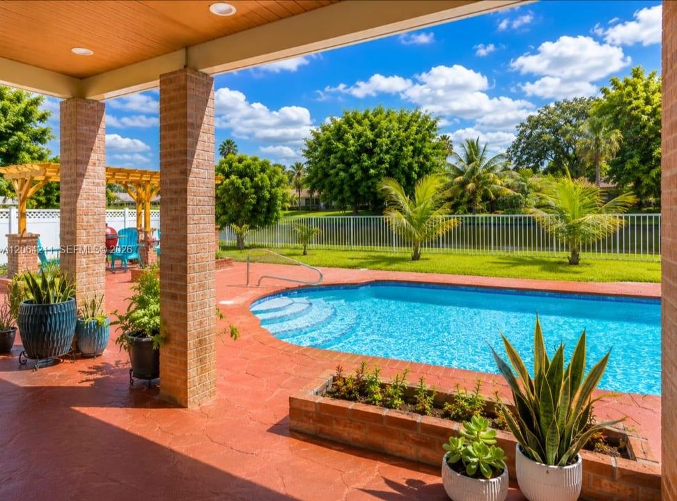 Active With Contract: $699,900 (3 beds, 2 baths, 1721 Square Feet)