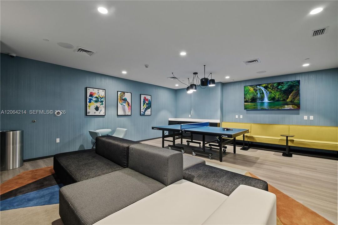 Recently Rented: $5,950 (3 beds, 2 baths, 1674 Square Feet)