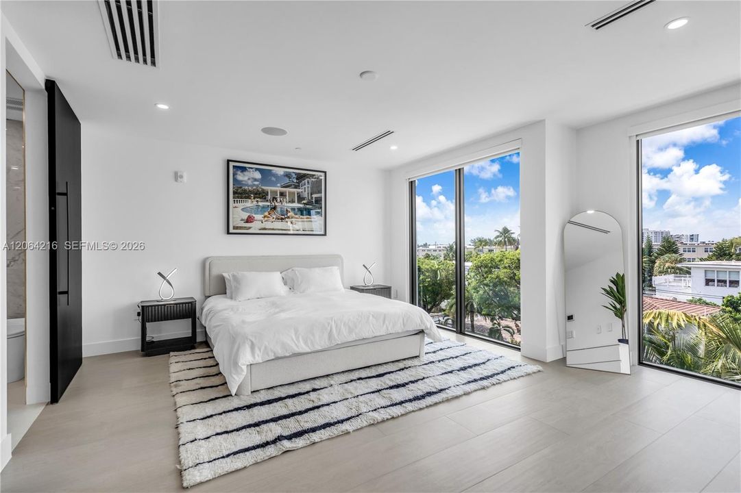 For Rent: $11,500 (3 beds, 3 baths, 2553 Square Feet)