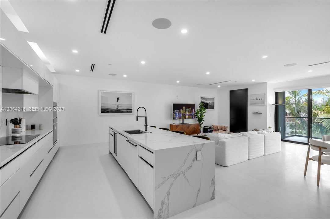 For Rent: $11,500 (3 beds, 3 baths, 2553 Square Feet)