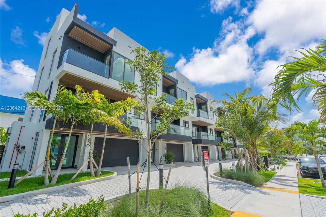 For Rent: $11,500 (3 beds, 3 baths, 2553 Square Feet)