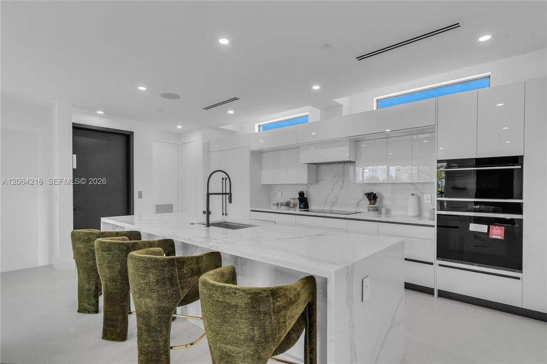 For Rent: $11,500 (3 beds, 3 baths, 2553 Square Feet)