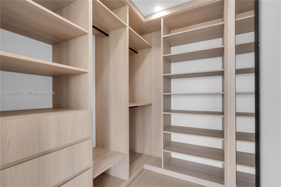 For Rent: $11,500 (3 beds, 3 baths, 2553 Square Feet)