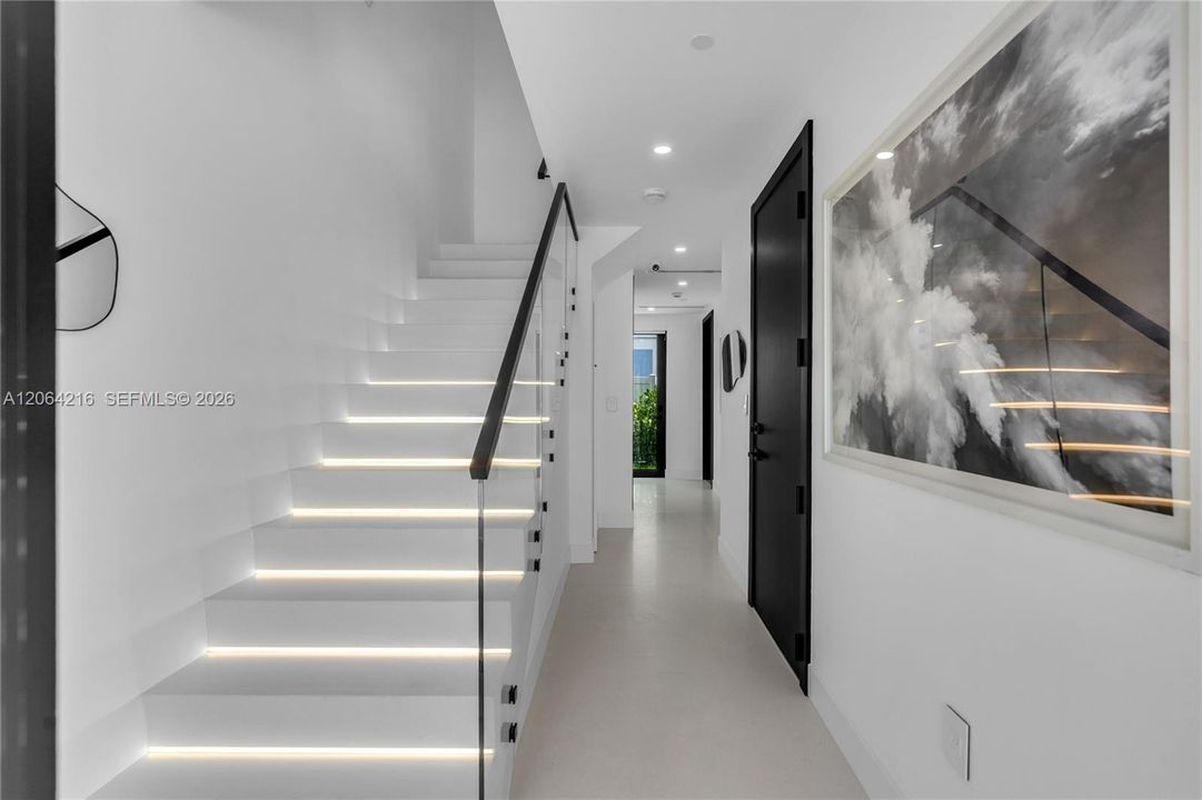 For Rent: $11,500 (3 beds, 3 baths, 2553 Square Feet)