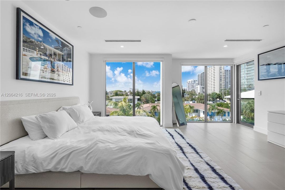For Rent: $11,500 (3 beds, 3 baths, 2553 Square Feet)