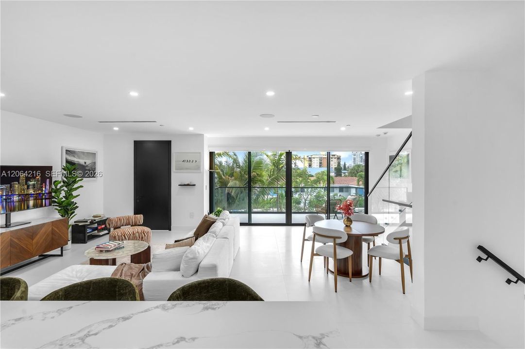 For Rent: $11,500 (3 beds, 3 baths, 2553 Square Feet)