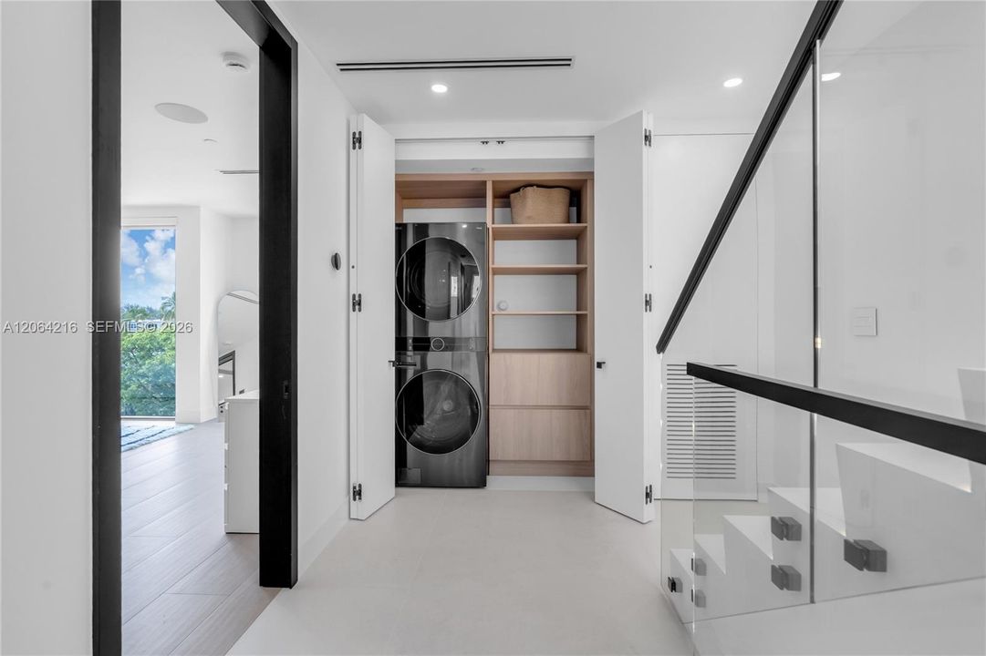 For Rent: $11,500 (3 beds, 3 baths, 2553 Square Feet)