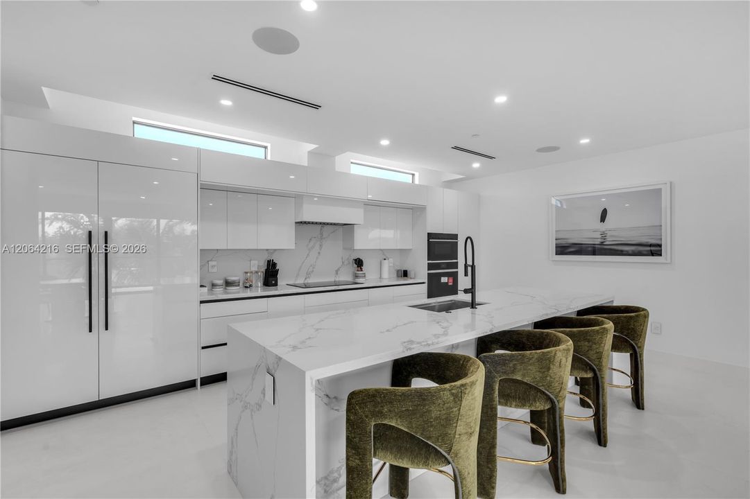 For Rent: $11,500 (3 beds, 3 baths, 2553 Square Feet)