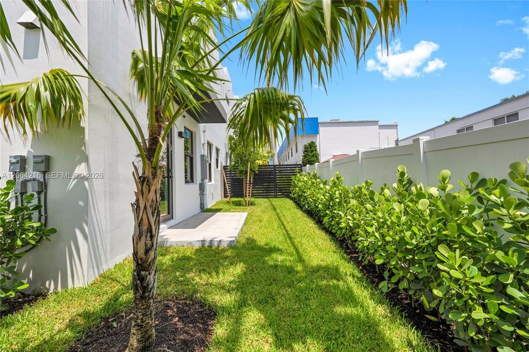 For Rent: $11,500 (3 beds, 3 baths, 2553 Square Feet)