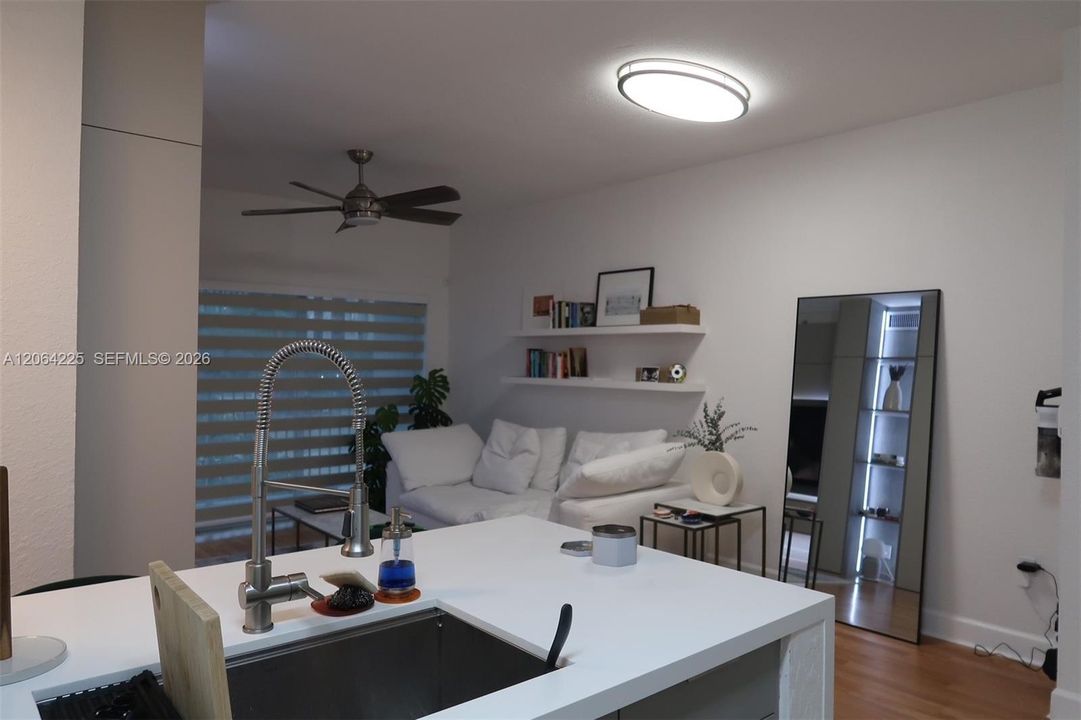 Recently Rented: $2,400 (1 beds, 1 baths, 652 Square Feet)