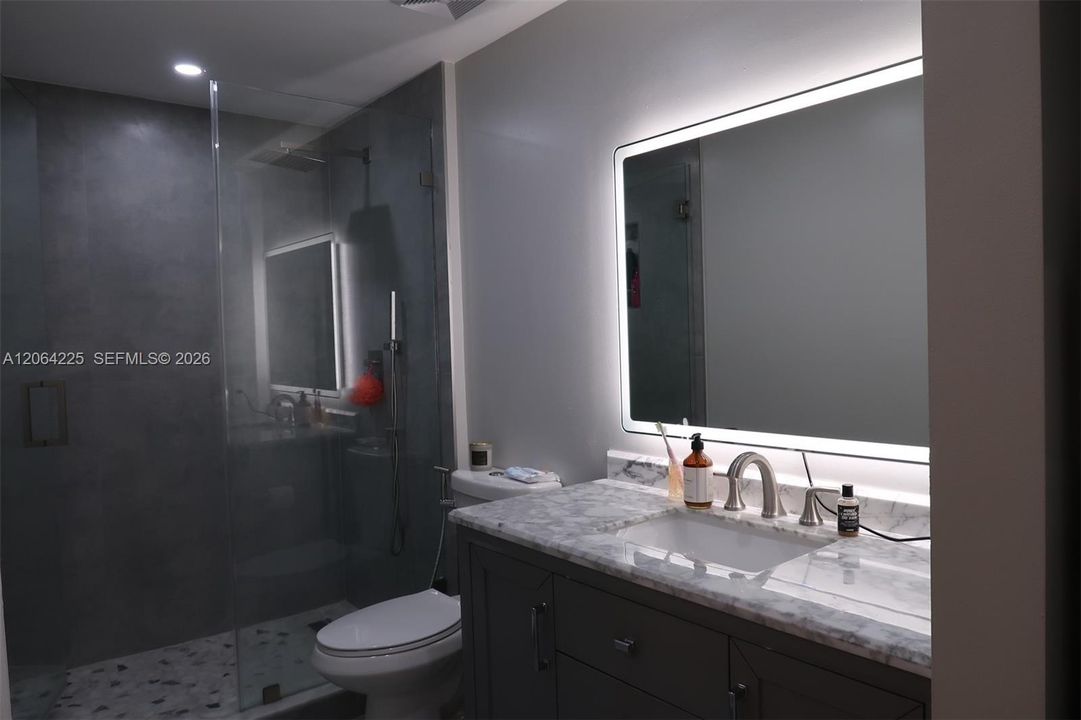 Recently Rented: $2,400 (1 beds, 1 baths, 652 Square Feet)