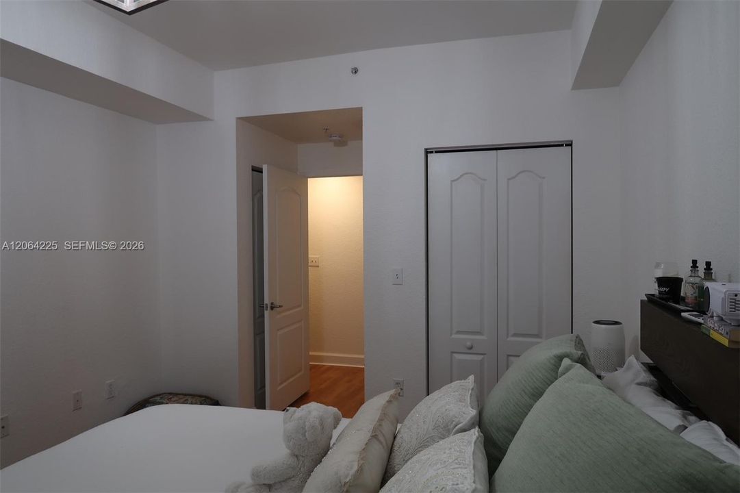 Recently Rented: $2,400 (1 beds, 1 baths, 652 Square Feet)