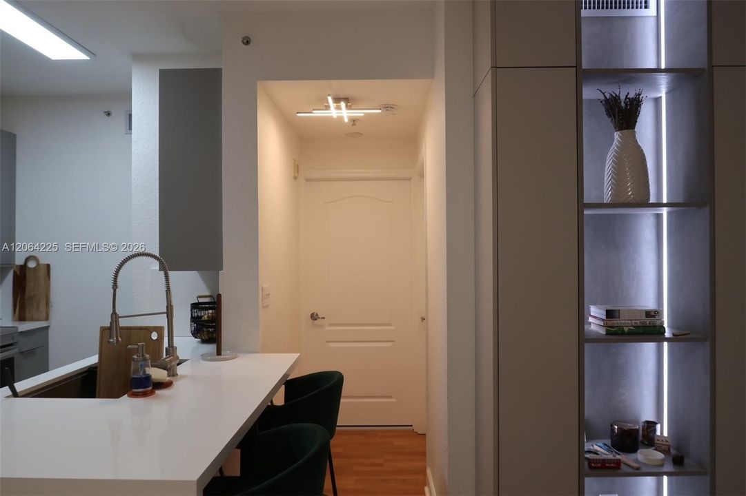 Recently Rented: $2,400 (1 beds, 1 baths, 652 Square Feet)
