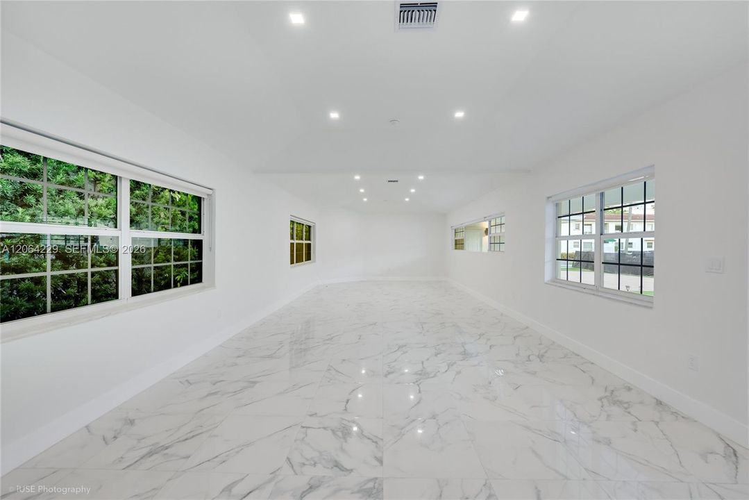 For Rent: $15,900 (4 beds, 4 baths, 2232 Square Feet)