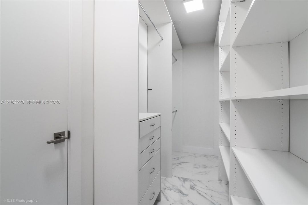 Master walking closet