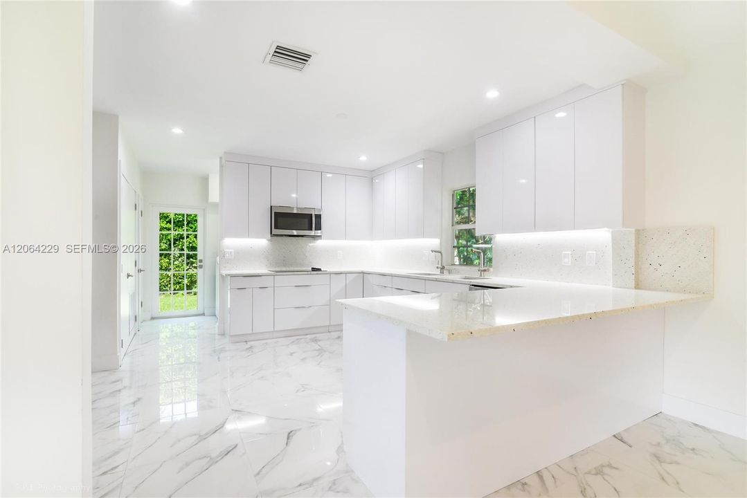 For Rent: $15,900 (4 beds, 4 baths, 2232 Square Feet)