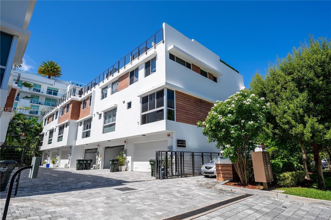For Rent: $8,999 (4 beds, 3 baths, 2277 Square Feet)