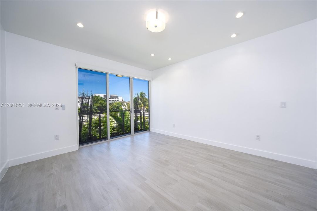 For Rent: $8,999 (4 beds, 3 baths, 2277 Square Feet)