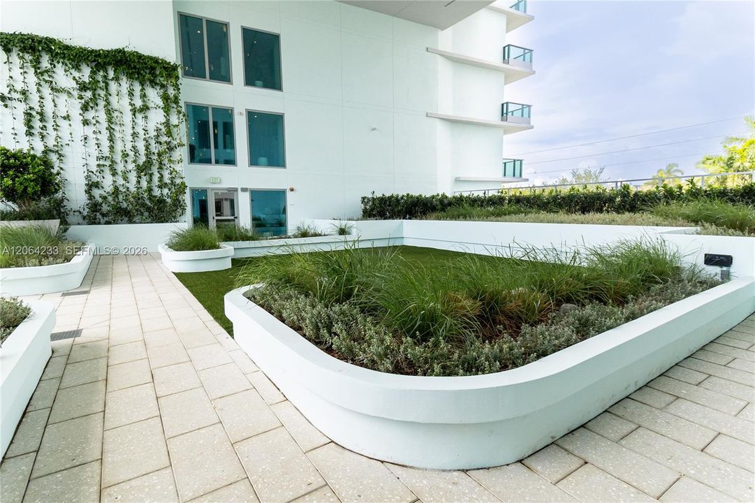 For Rent: $8,500 (2 beds, 2 baths, 1329 Square Feet)