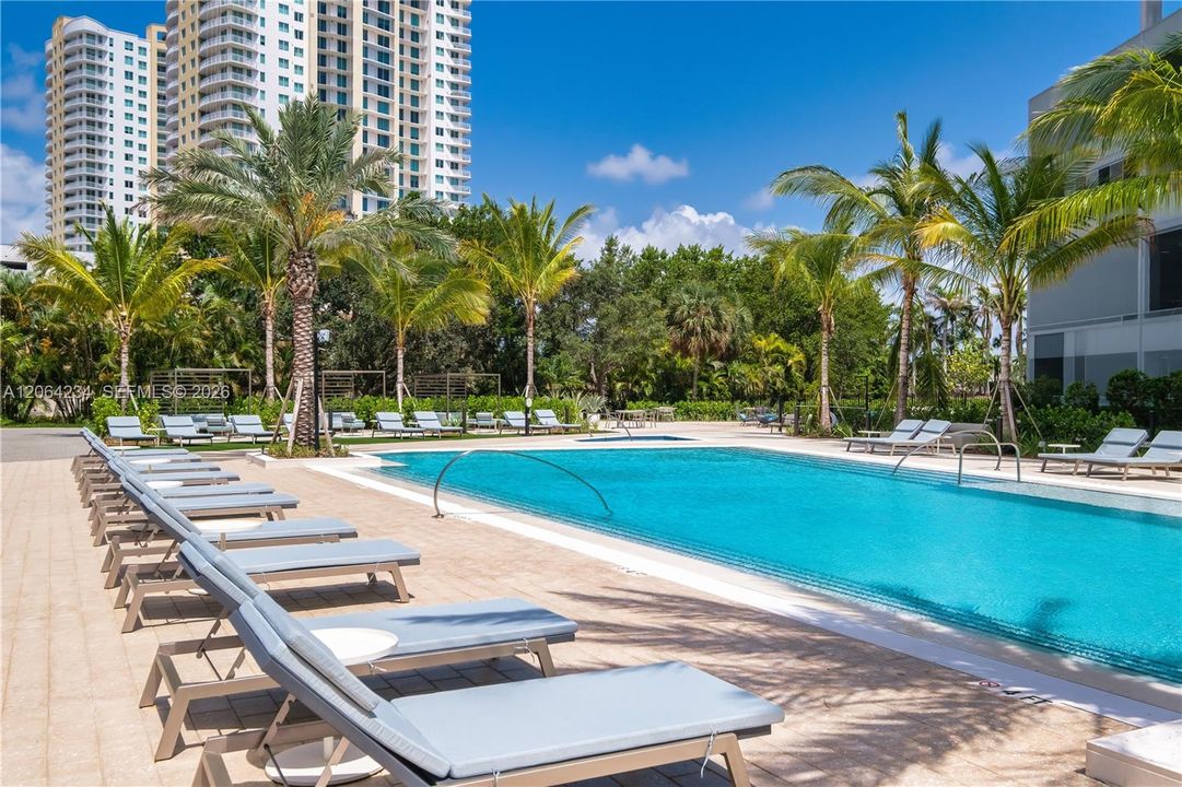 Recently Rented: $5,065 (2 beds, 2 baths, 1297 Square Feet)