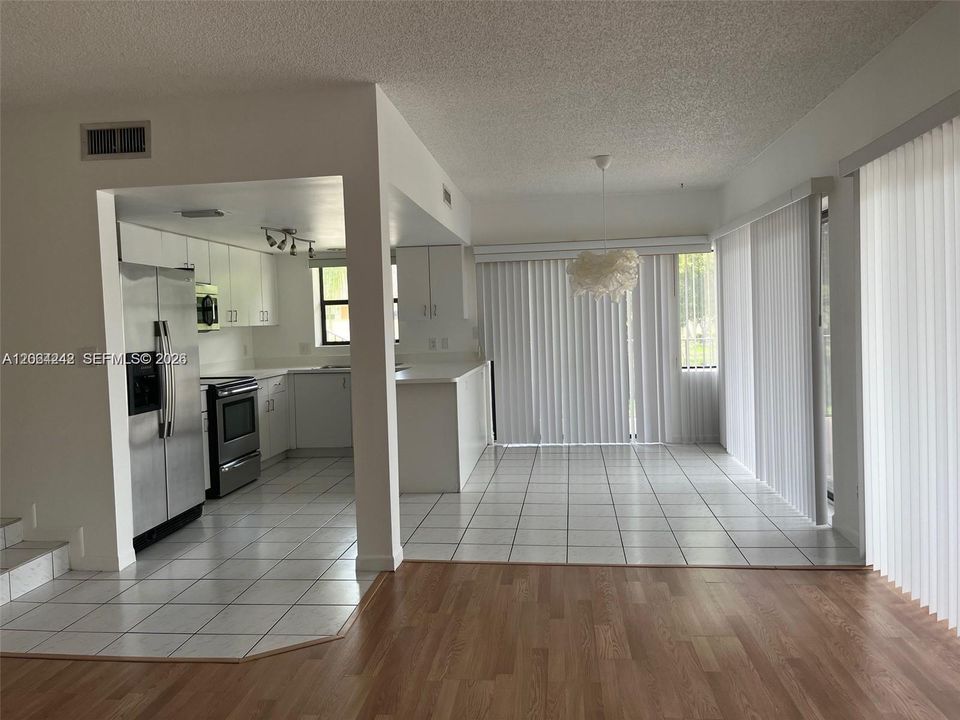 En Venta: $229,900 (2 camas, 2 baños, 1100 Pies cuadrados)