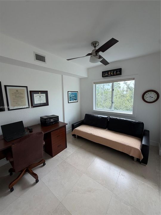 For Sale: $375,000 (2 beds, 1 baths, 842 Square Feet)