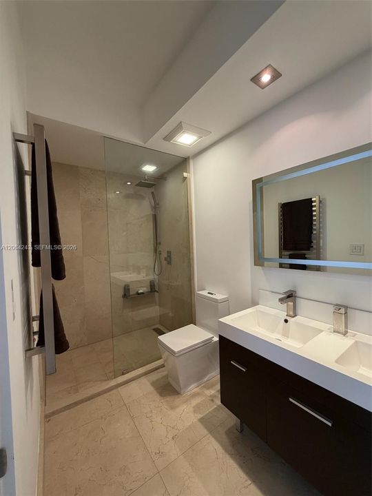 For Sale: $375,000 (2 beds, 1 baths, 842 Square Feet)