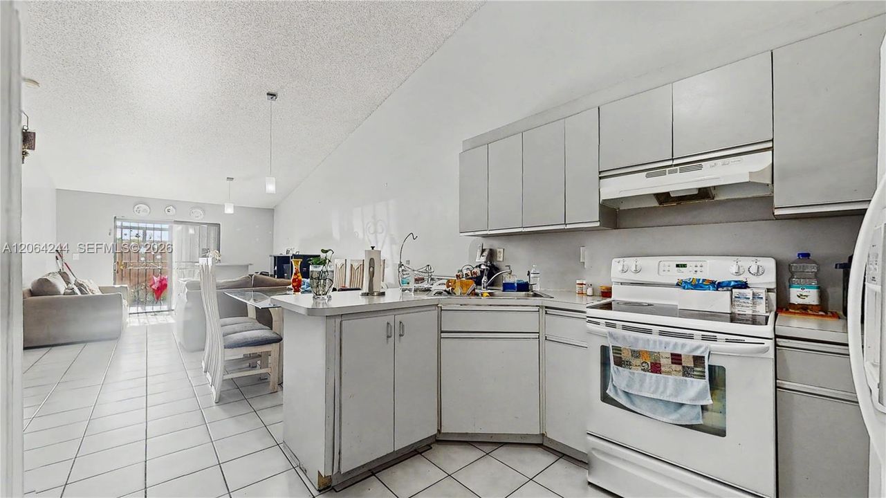 Active With Contract: $495,000 (3 beds, 2 baths, 1286 Square Feet)