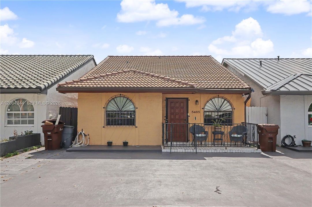 Active With Contract: $495,000 (3 beds, 2 baths, 1286 Square Feet)