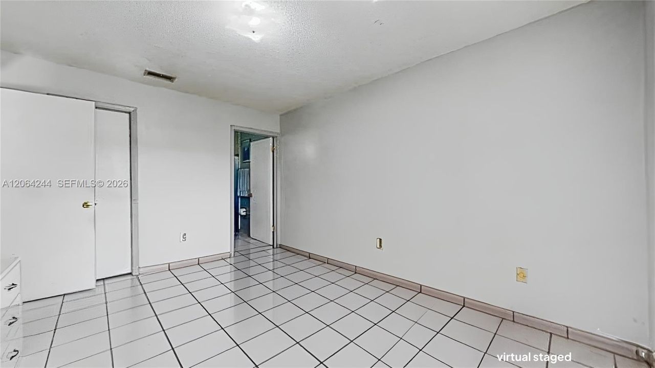 Active With Contract: $495,000 (3 beds, 2 baths, 1286 Square Feet)