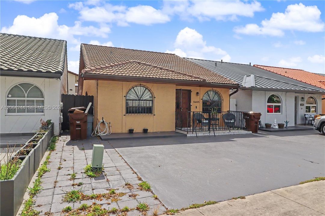Active With Contract: $495,000 (3 beds, 2 baths, 1286 Square Feet)