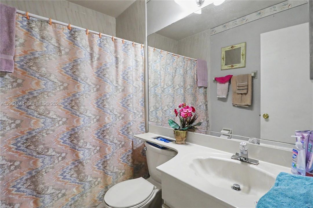 Active With Contract: $495,000 (3 beds, 2 baths, 1286 Square Feet)