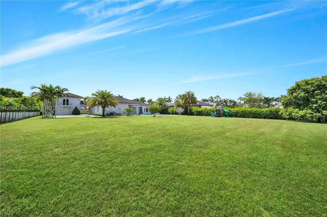 For Sale: $3,900,000 (6 beds, 4 baths, 4777 Square Feet)