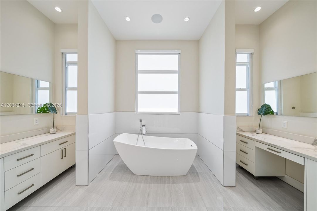 For Sale: $3,900,000 (6 beds, 4 baths, 4777 Square Feet)