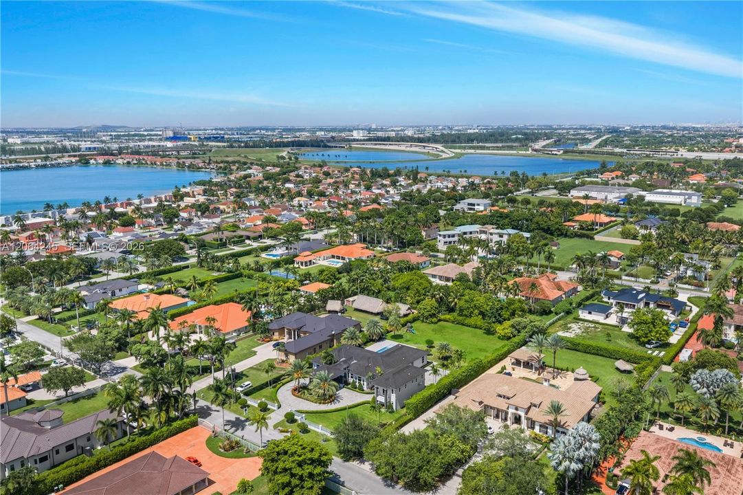 For Sale: $3,900,000 (6 beds, 4 baths, 4777 Square Feet)