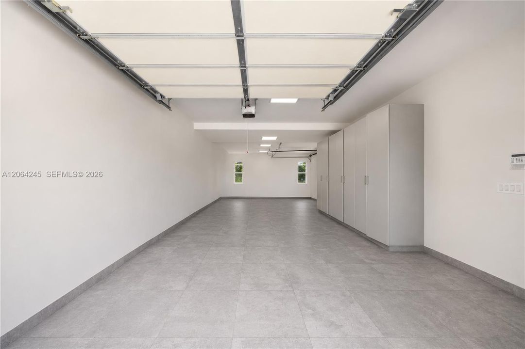 For Sale: $3,900,000 (6 beds, 4 baths, 4777 Square Feet)