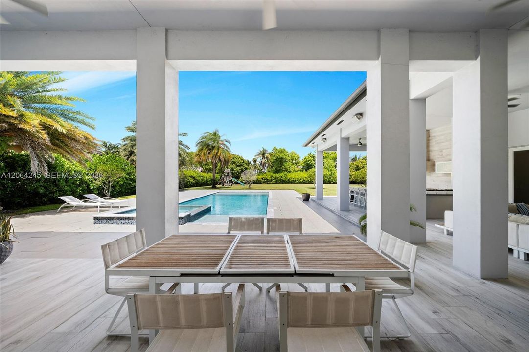 For Sale: $3,900,000 (6 beds, 4 baths, 4777 Square Feet)