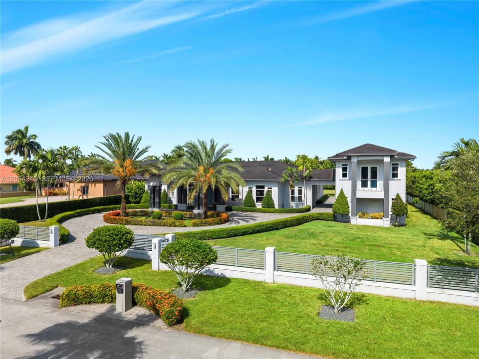 For Sale: $3,900,000 (6 beds, 4 baths, 4777 Square Feet)