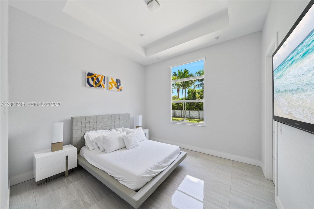 For Sale: $3,900,000 (6 beds, 4 baths, 4777 Square Feet)