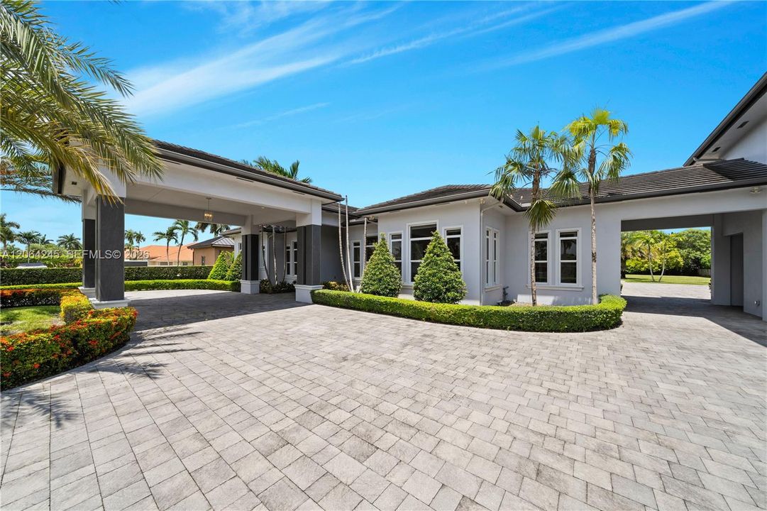 For Sale: $3,900,000 (6 beds, 4 baths, 4777 Square Feet)