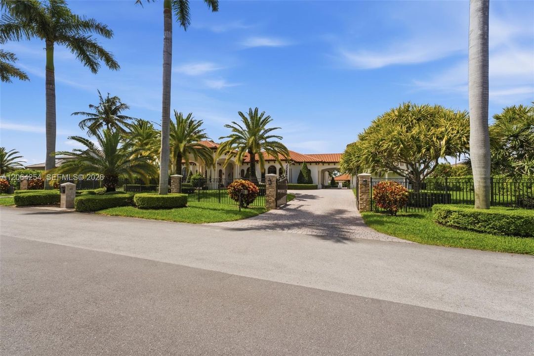 For Sale: $3,850,000 (5 beds, 4 baths, 4389 Square Feet)