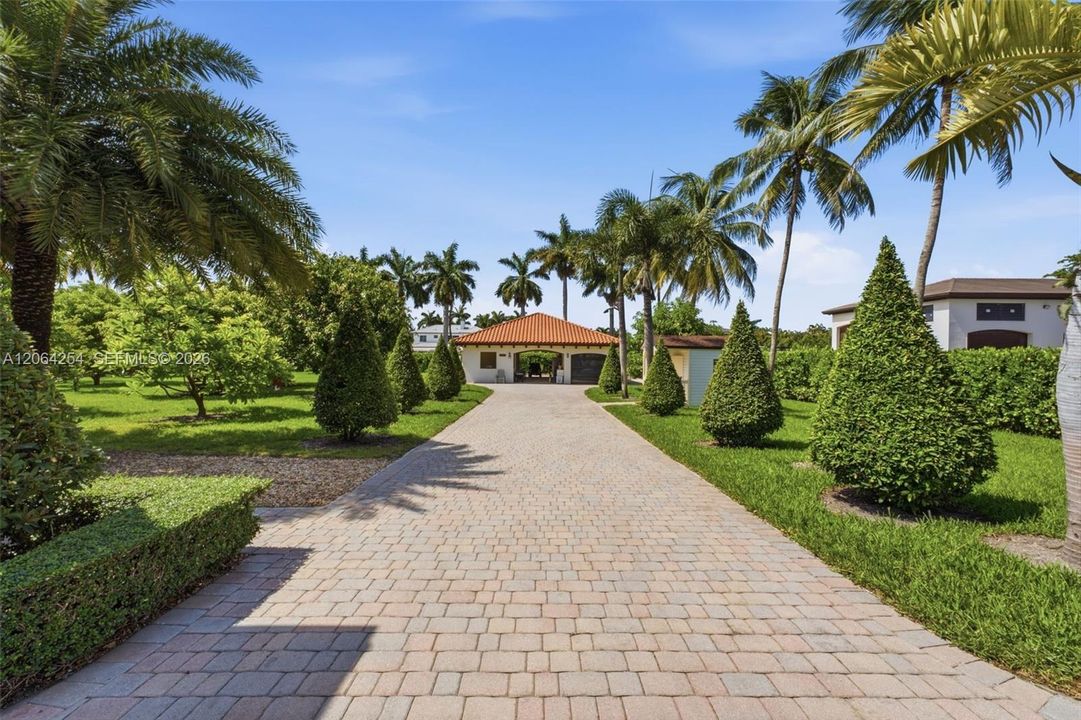 For Sale: $3,850,000 (5 beds, 4 baths, 4389 Square Feet)