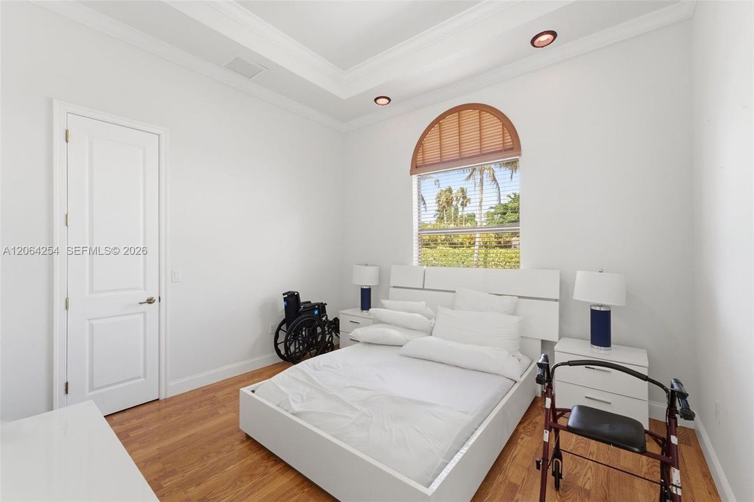 For Sale: $3,850,000 (5 beds, 4 baths, 4389 Square Feet)