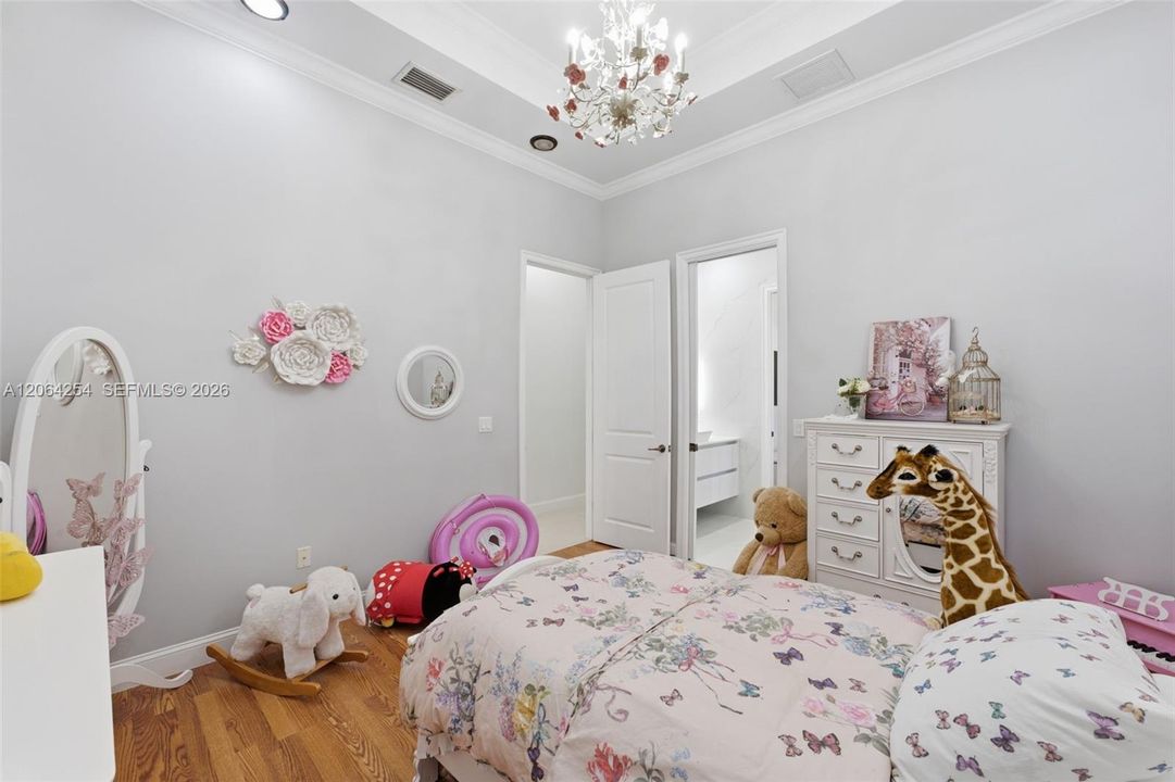 For Sale: $3,850,000 (5 beds, 4 baths, 4389 Square Feet)