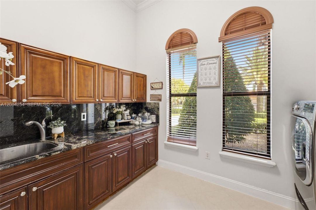 For Sale: $3,850,000 (5 beds, 4 baths, 4389 Square Feet)