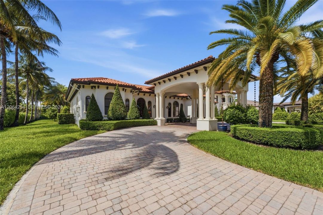 For Sale: $3,850,000 (5 beds, 4 baths, 4389 Square Feet)