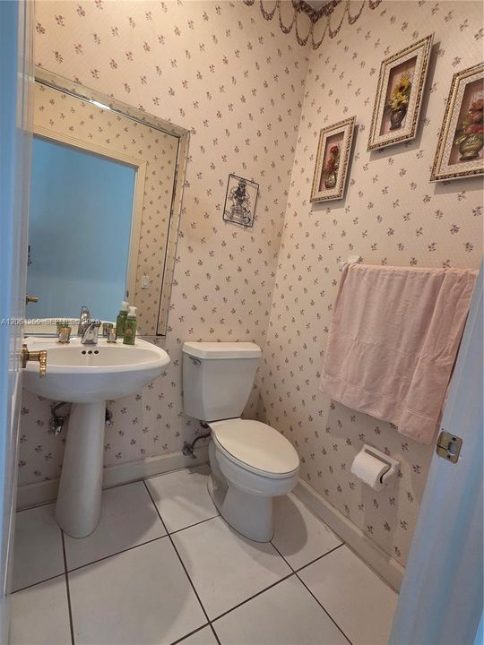 1/2 bathroom