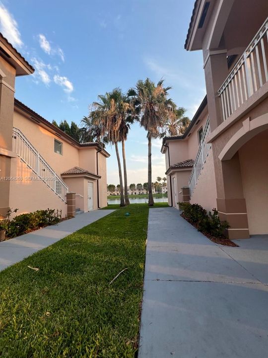 For Rent: $2,100 (3 beds, 2 baths, 1099 Square Feet)